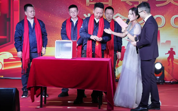 黄石太阳集团tyc46332024年终晚会：凝心聚力，共创辉煌！